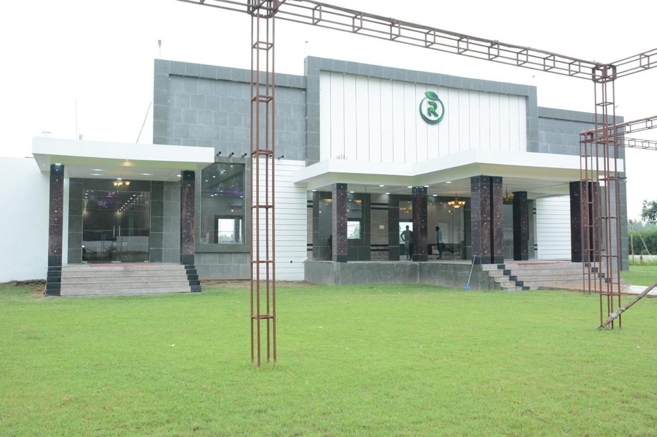Royal Green Celebrate In Style Saharanpur Buitenkant foto